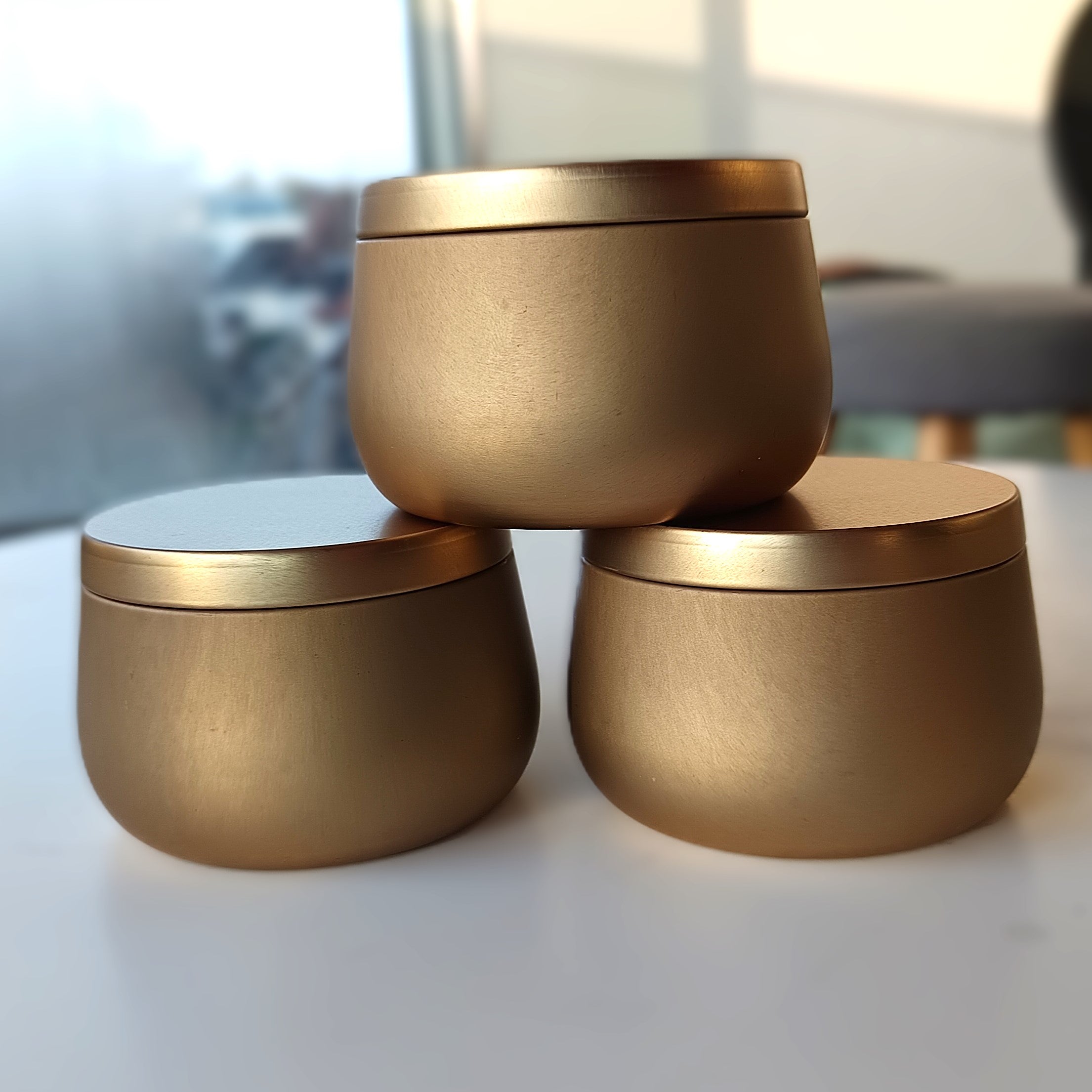 Sojawachskerze in goldener Dose – Wachsblumen, handgemacht | Kerze als Geschenk