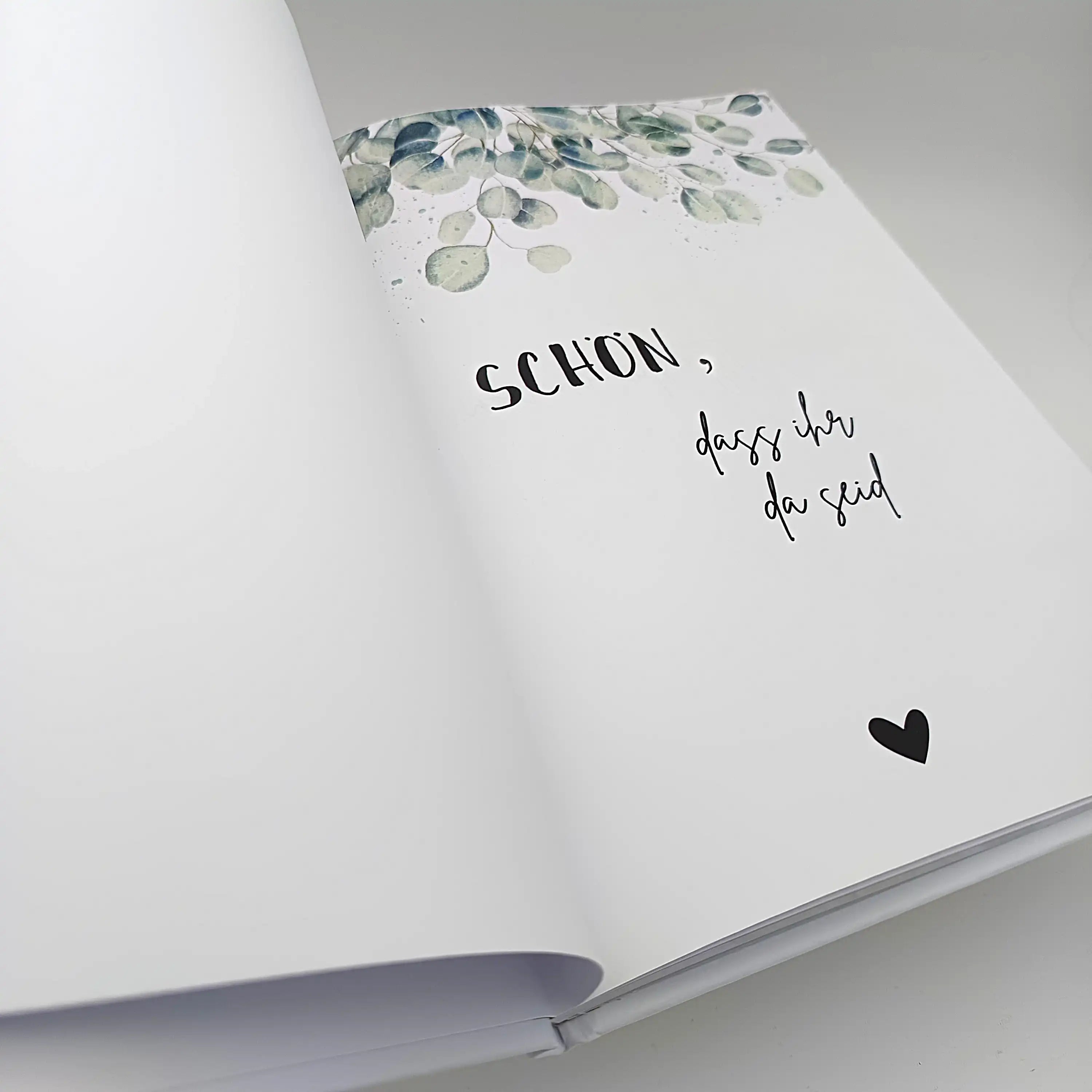 Personalisiertes Gästebuch mit Eukalyptus-Motiv und Herz, handgefertigt
