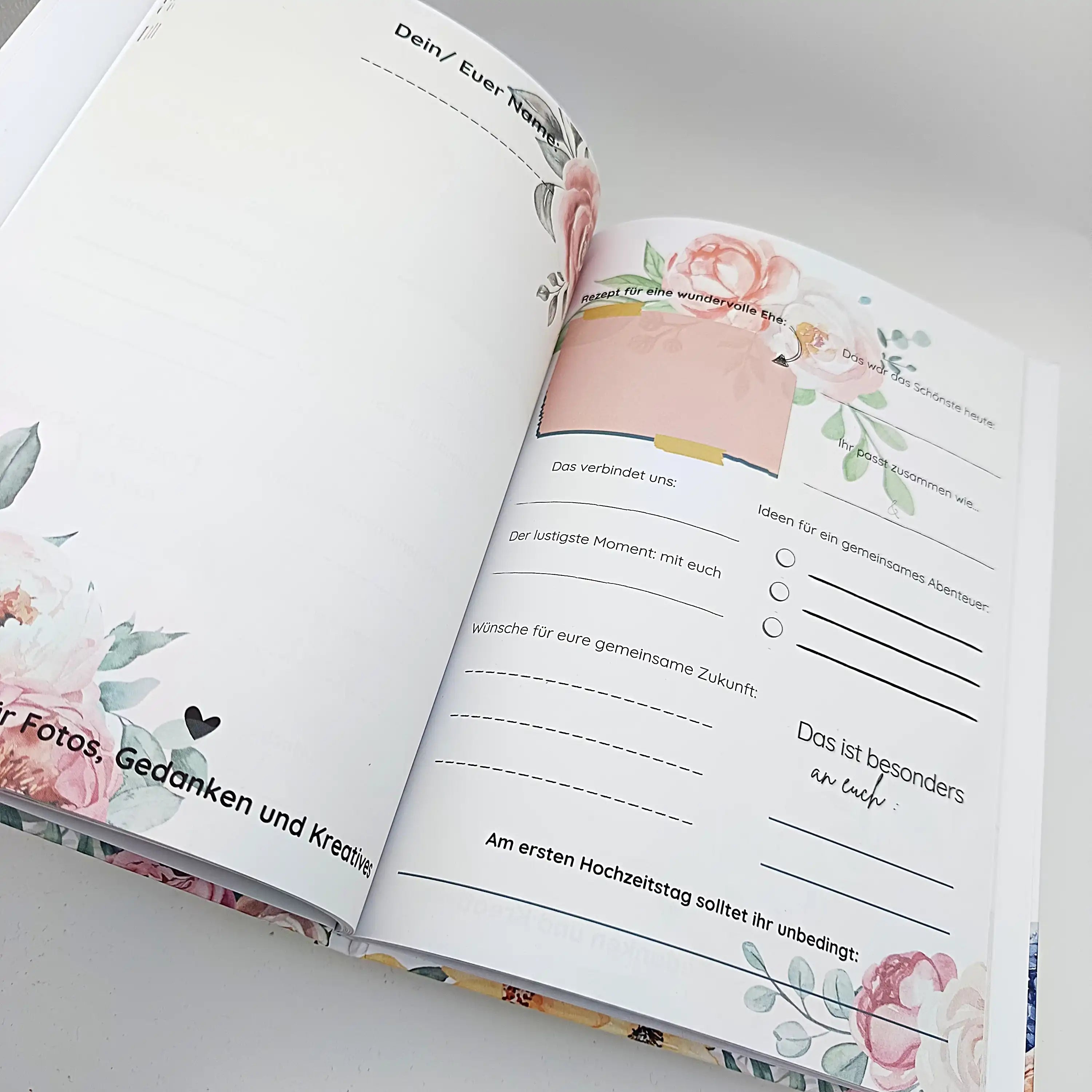 Personalisiertes Hochzeitsbuch mit floralen Illustrationen und Füllfeldern für Paare