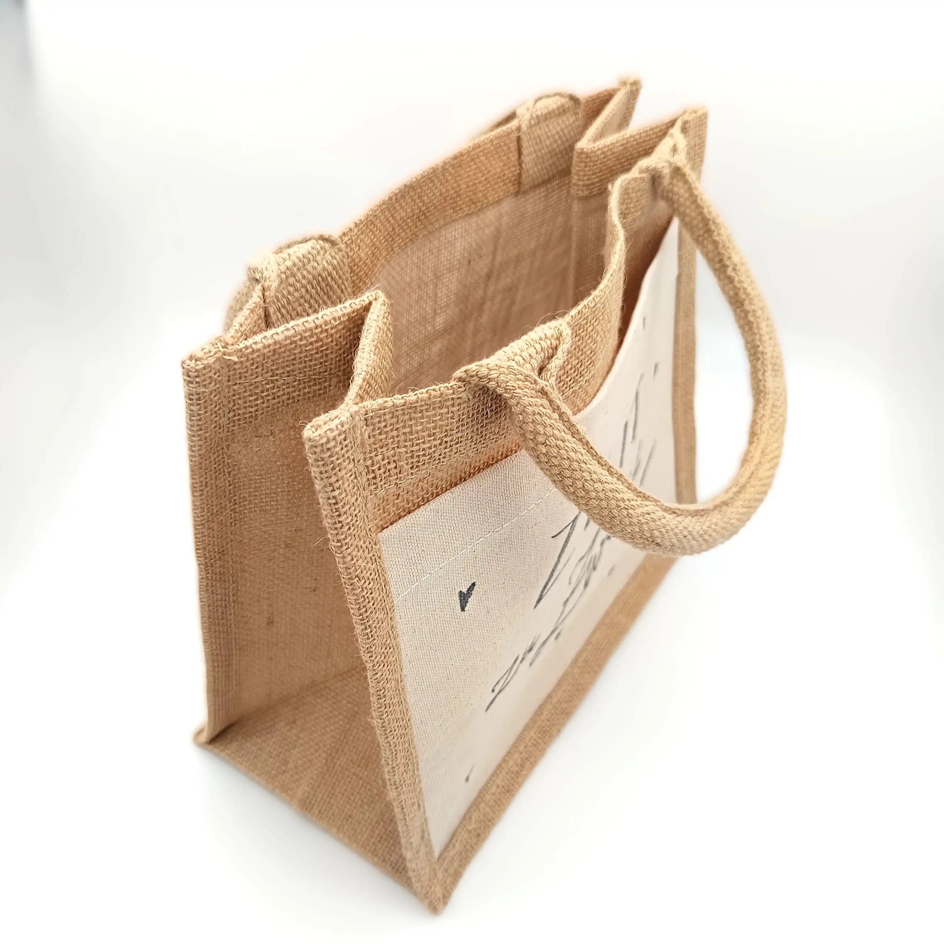 Handgefertigte Jutetasche mit personalisierter Aufschrift, naturfarben und stilvoll