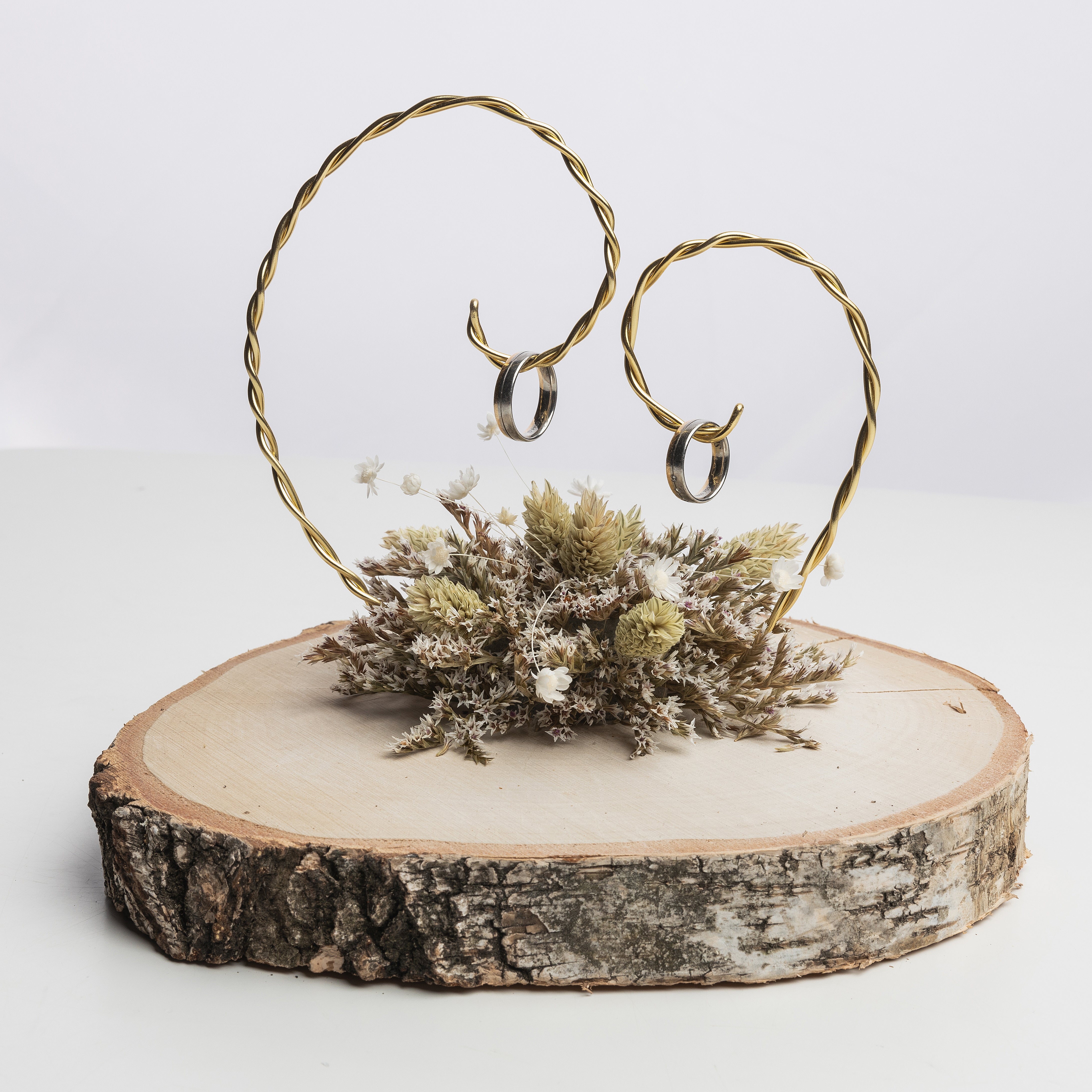 BEGEHRLICH Ringhalter Herz aus Holz mit Trockenblumen, handgefertigt
