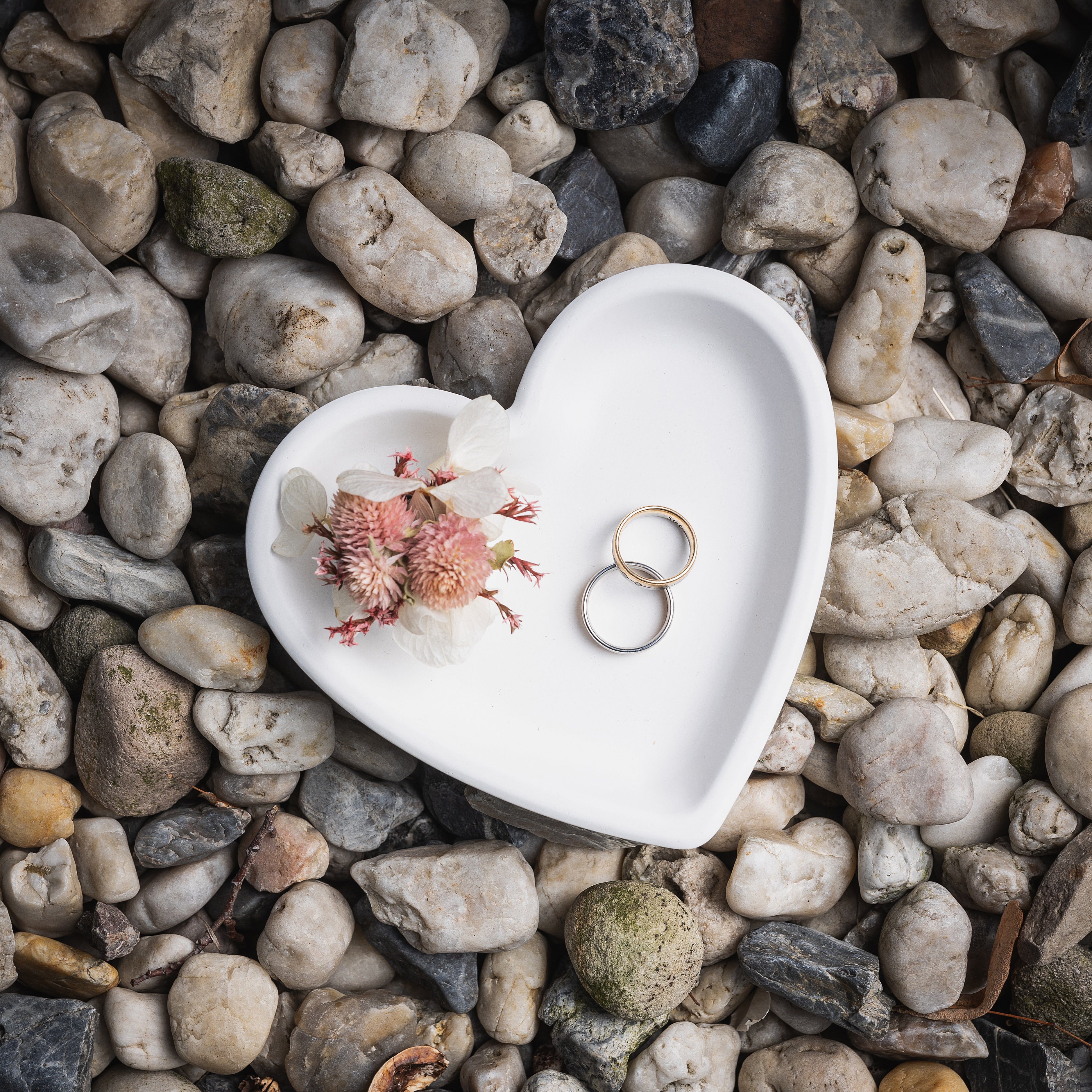 BELEBEND Ringschale Hochzeit Herz mit Hortensie und Klee | Ringhalter für Eheringe
