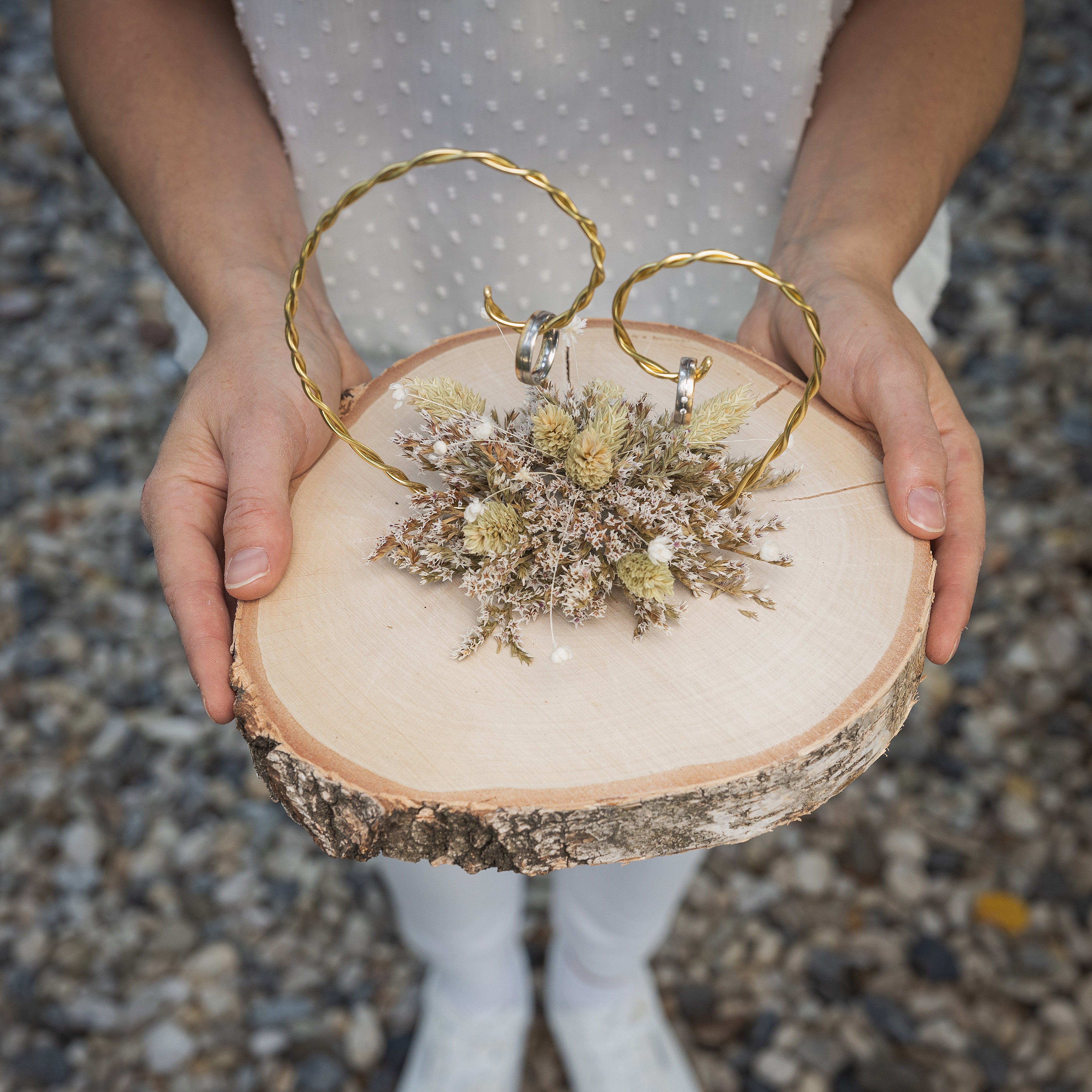 BEGEHRLICH Ringhalter Herz aus Holz mit Trockenblumen, handgefertigt