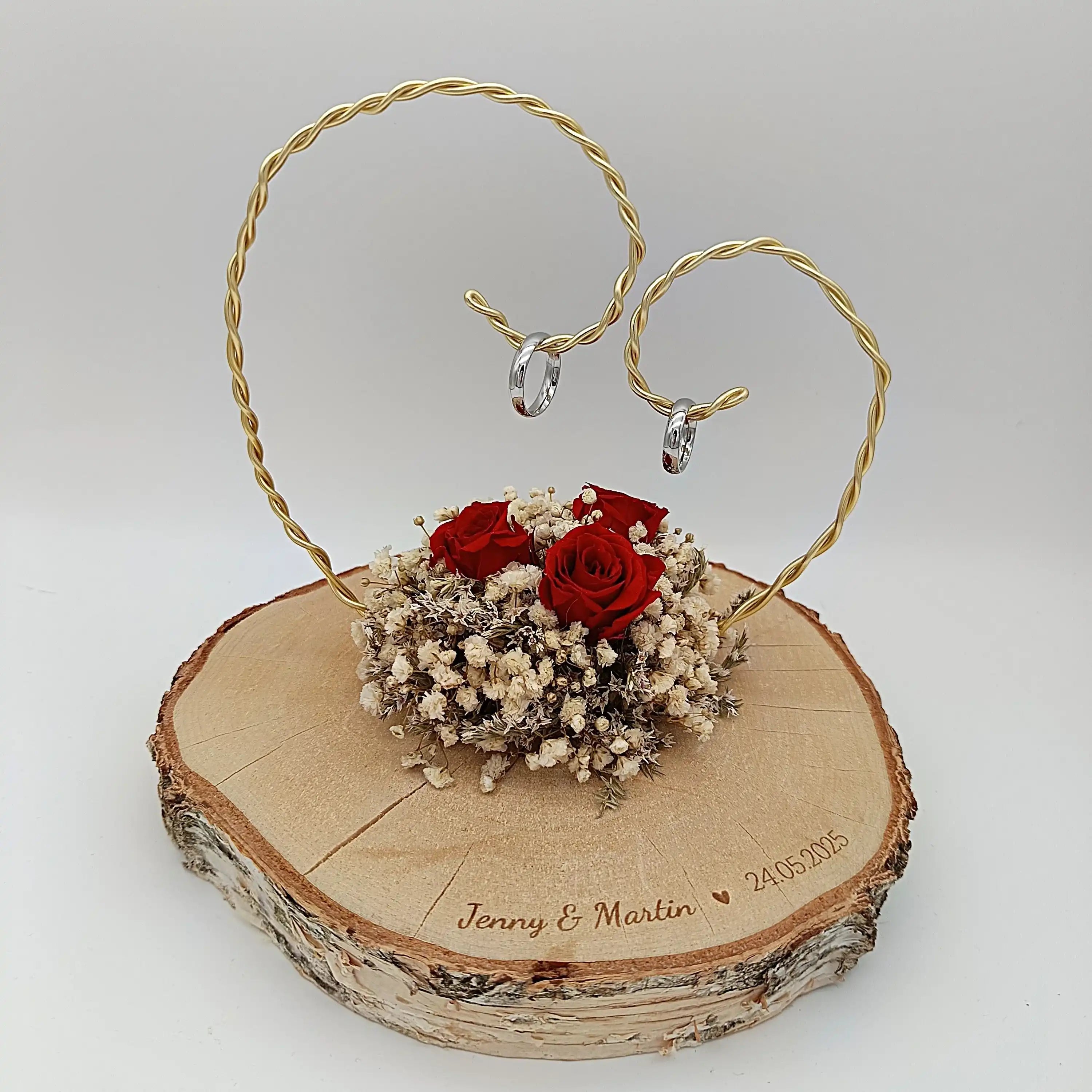 Personalisiertes Holz-Set mit Trockenblumen, roten Rosen und goldenem Herzrahmen für Hochzeit