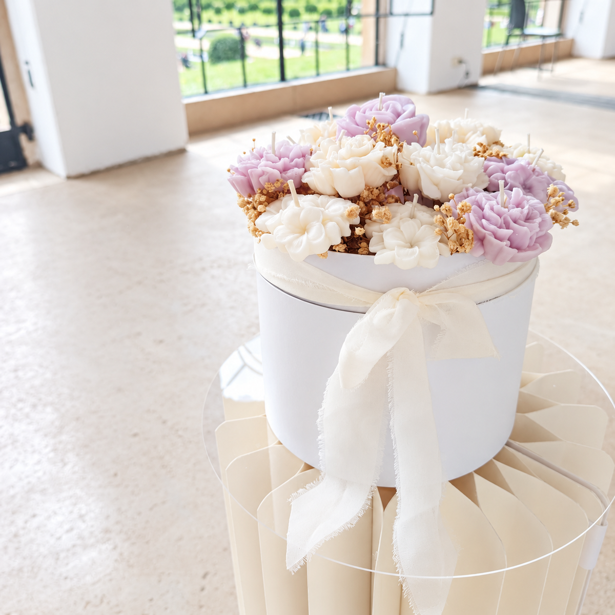 Blumenstrauß aus Kerzen in Geschenkbox | Flieder & Creme