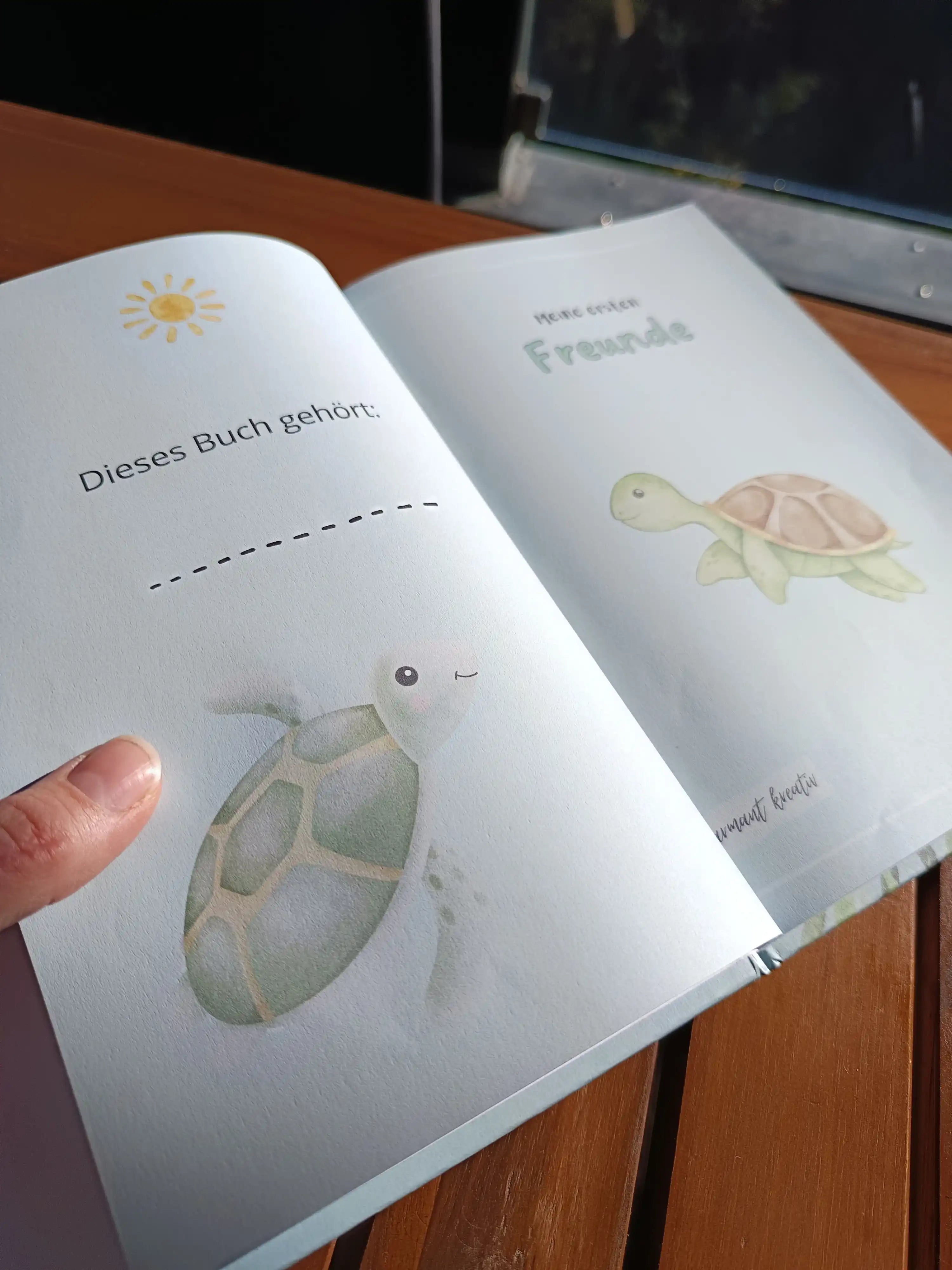 Personalisiertes Kinderbuch mit Schildkröten-Illustrationen, handgefertigt, pastellfarben