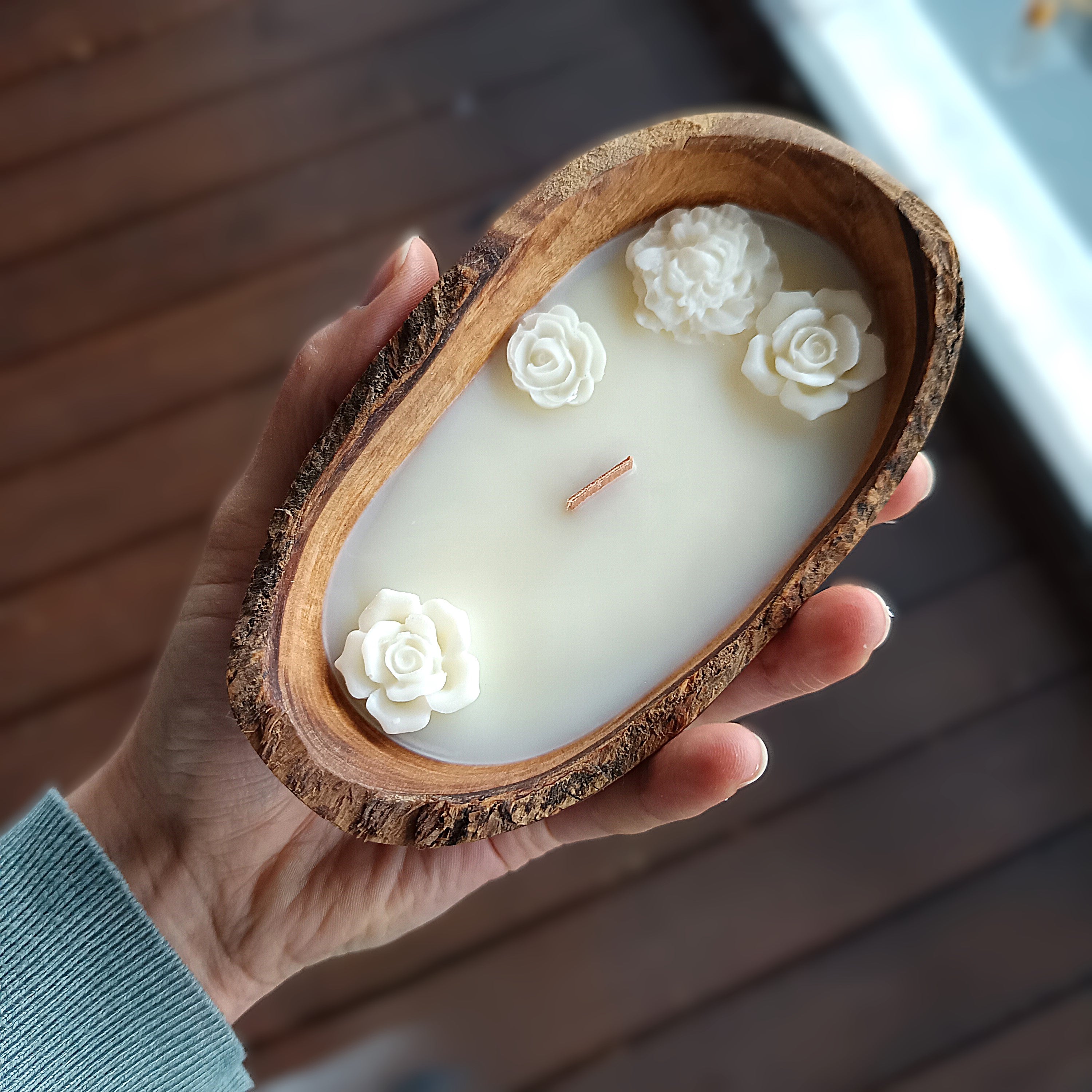 Blumenmeer ELEGANZ - Sojawachskerze in Olivenholzschale handgemacht ohne Duftstoffe | besondere Geschenkidee