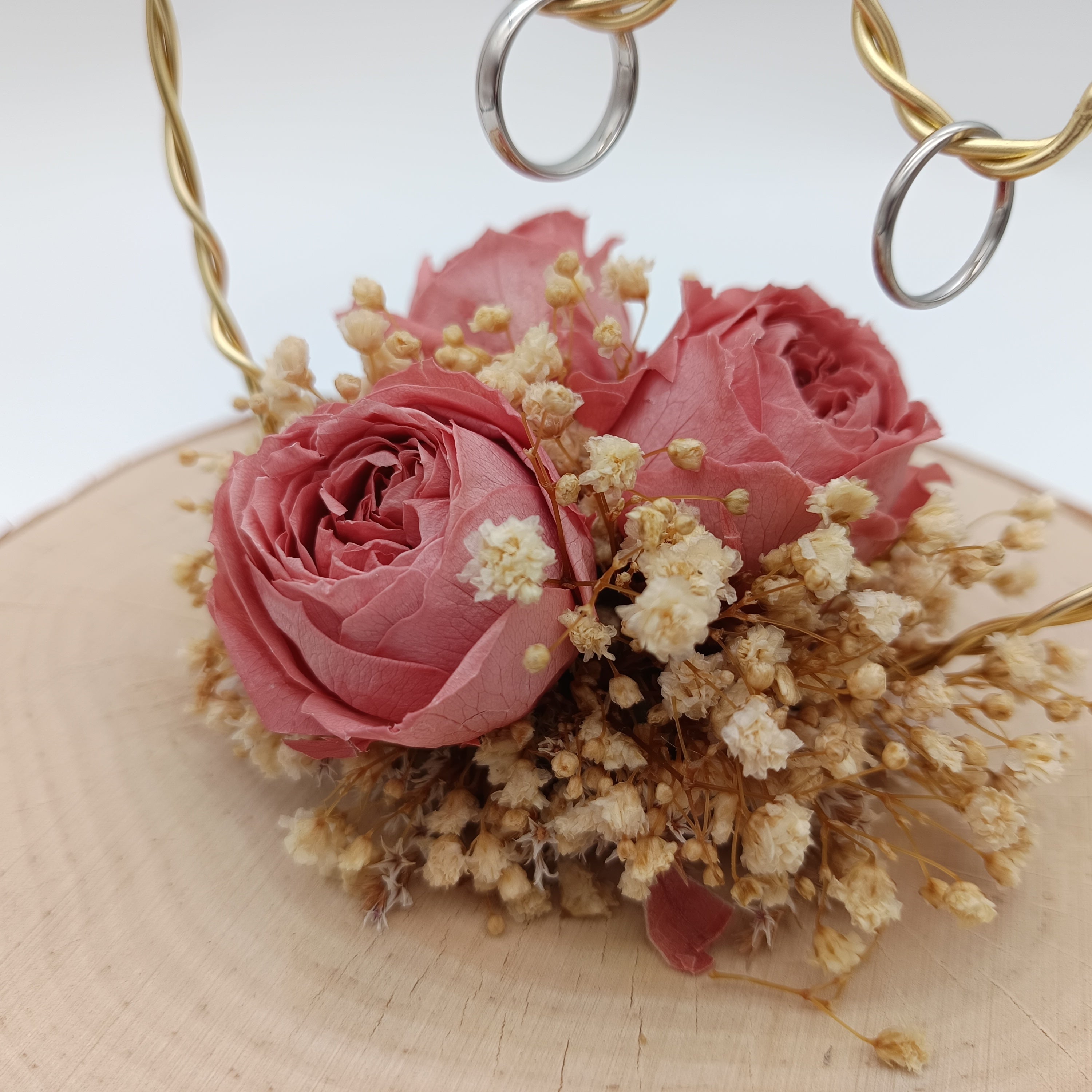 CHARMANT Herz-Ringhalter rose-blush mit Rosen und Schleierkraut | Hochzeit Ringkissen